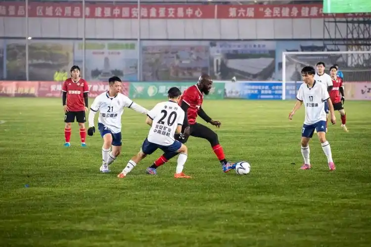 法国乙级联赛：梅斯 VS 尼姆